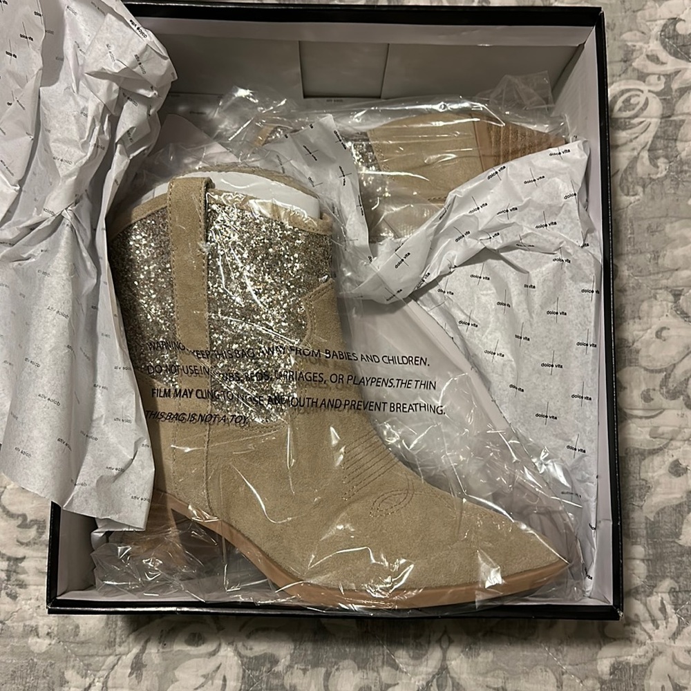 Sparkly suede cowgirl boots!